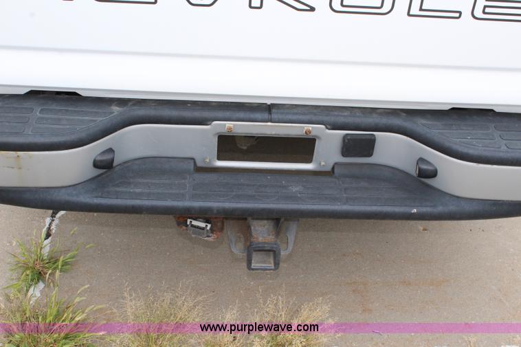 image for item J5789 2004 Chevrolet Silverado 1500 pickup truck