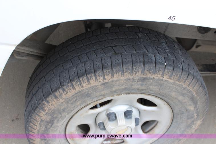 image for item J5789 2004 Chevrolet Silverado 1500 pickup truck