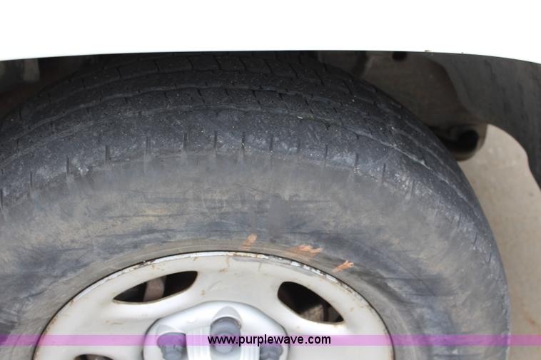 image for item J5789 2004 Chevrolet Silverado 1500 pickup truck