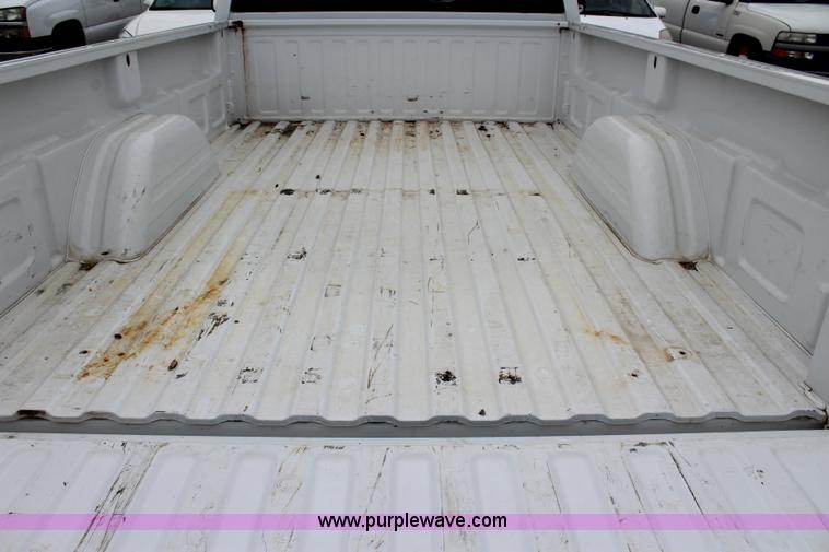 image for item J5789 2004 Chevrolet Silverado 1500 pickup truck