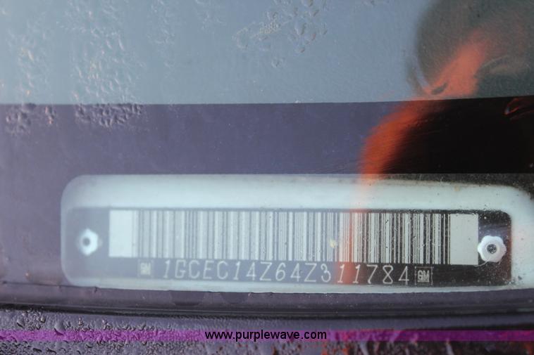 image for item J5789 2004 Chevrolet Silverado 1500 pickup truck