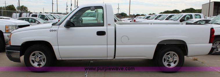 image for item J5790 2004 Chevrolet Silverado 1500 pickup truck