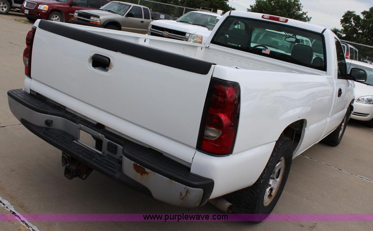 image for item J5790 2004 Chevrolet Silverado 1500 pickup truck