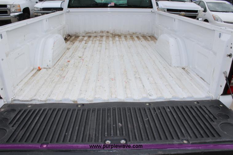 image for item J5790 2004 Chevrolet Silverado 1500 pickup truck