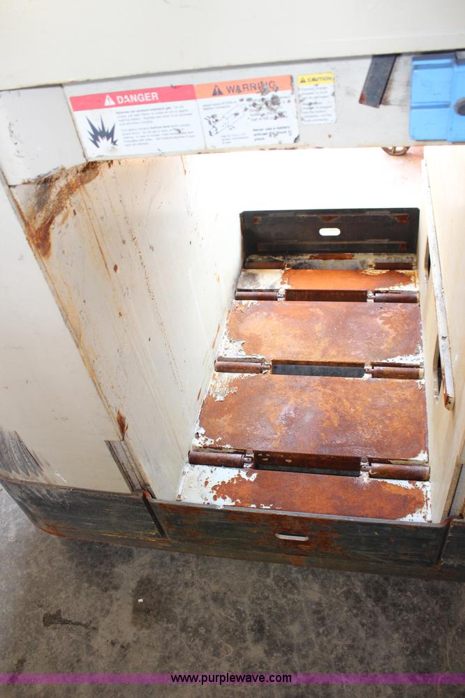 image for item J5822 Crown RC3000 forklift