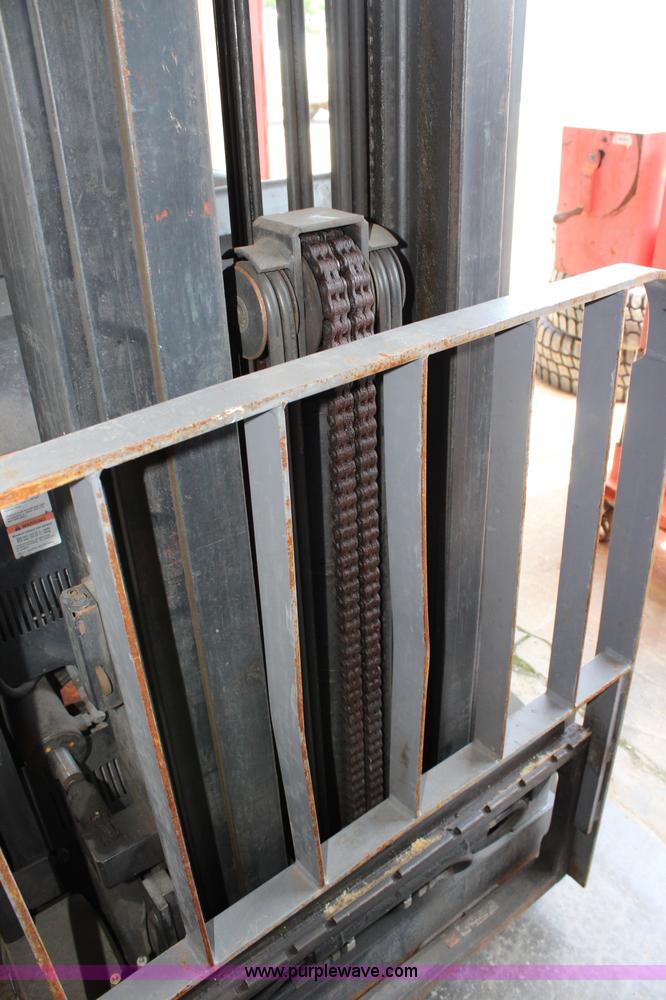 image for item J5822 Crown RC3000 forklift