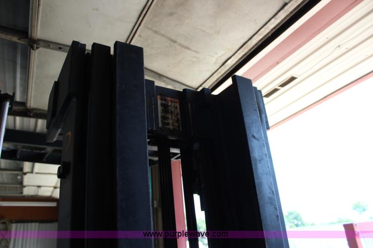 image for item J5822 Crown RC3000 forklift