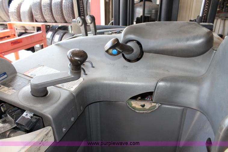 image for item J5822 Crown RC3000 forklift