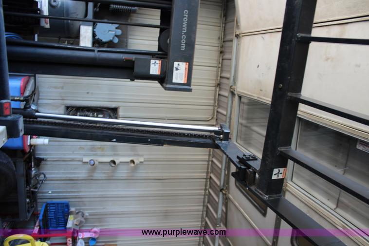 image for item J5822 Crown RC3000 forklift
