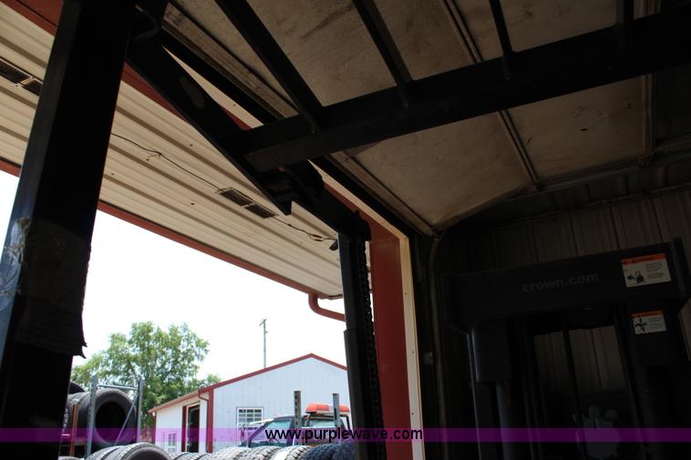 image for item J5822 Crown RC3000 forklift