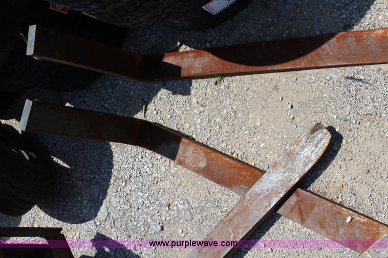 image for item J5822 Crown RC3000 forklift