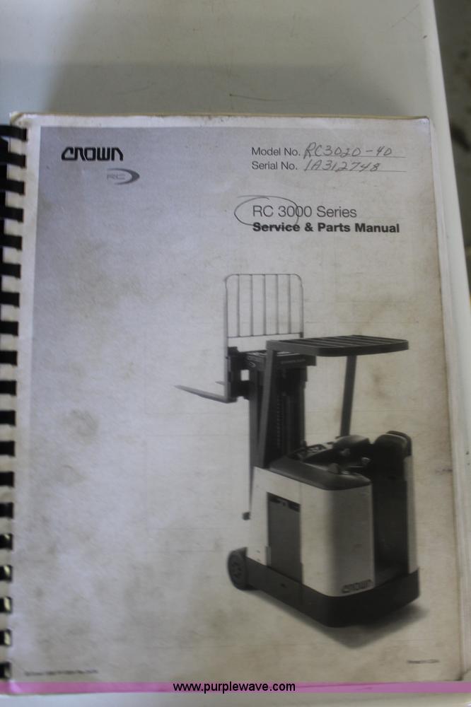 image for item J5822 Crown RC3000 forklift