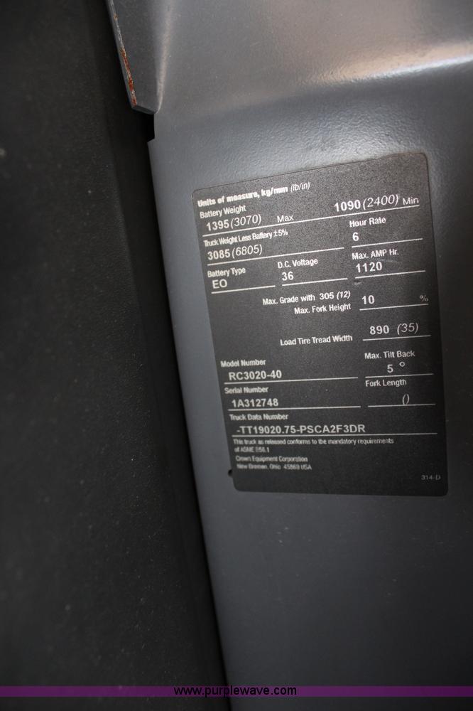 image for item J5822 Crown RC3000 forklift