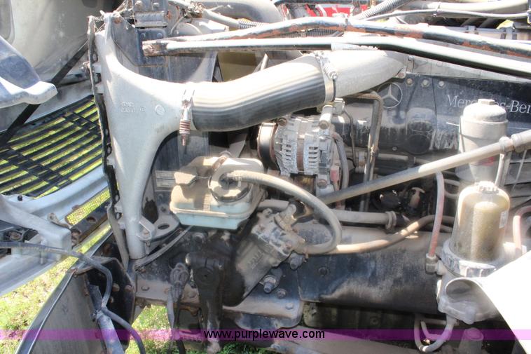 image for item J5824 2005 Freightliner Columbia truck cab and chassis