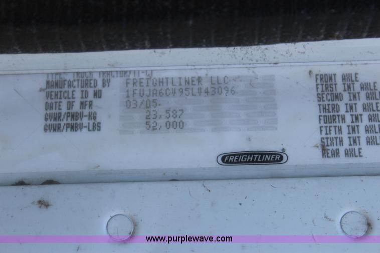 image for item J5824 2005 Freightliner Columbia truck cab and chassis