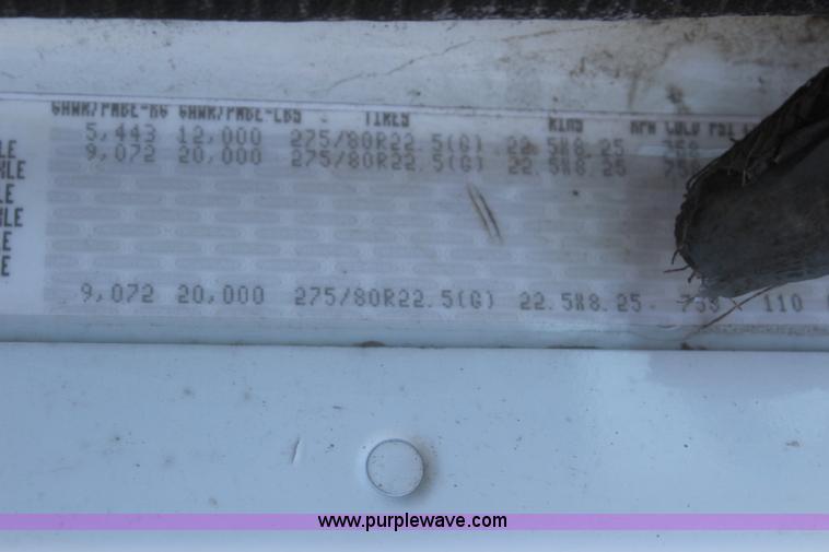 image for item J5824 2005 Freightliner Columbia truck cab and chassis