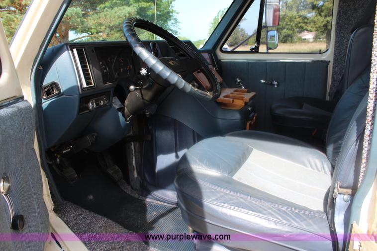 image for item J5831 1981 Chevrolet G30 RV