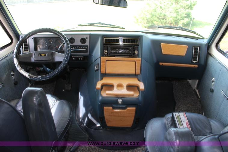 image for item J5831 1981 Chevrolet G30 RV