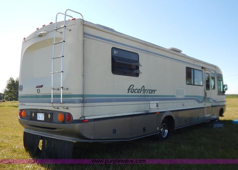 image for item J6474 1995 Fleetwood Pace Arrow RV