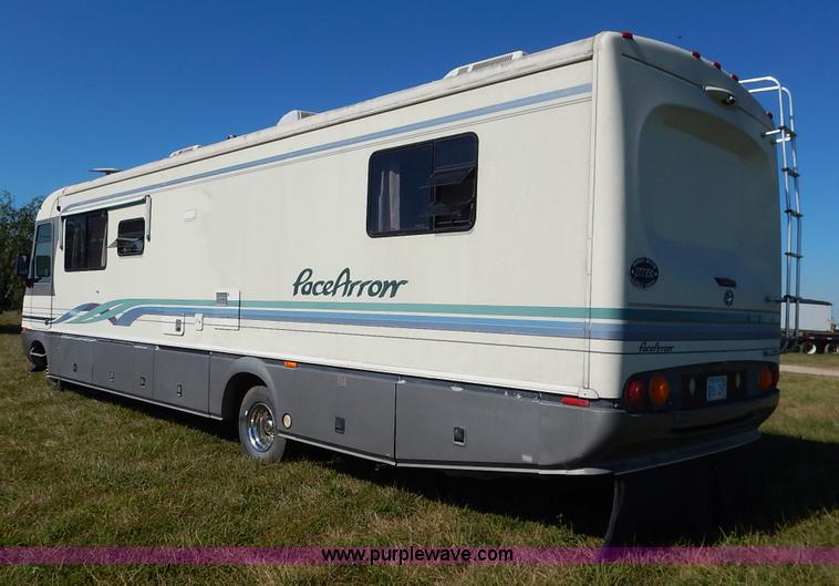 image for item J6474 1995 Fleetwood Pace Arrow RV