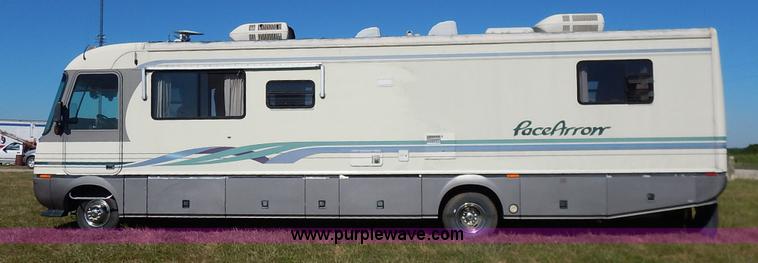 image for item J6474 1995 Fleetwood Pace Arrow RV