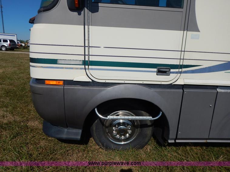 image for item J6474 1995 Fleetwood Pace Arrow RV