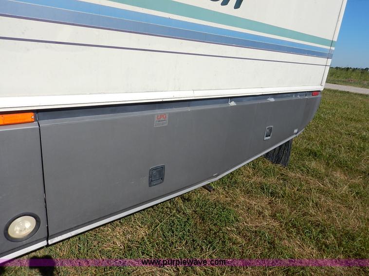 image for item J6474 1995 Fleetwood Pace Arrow RV