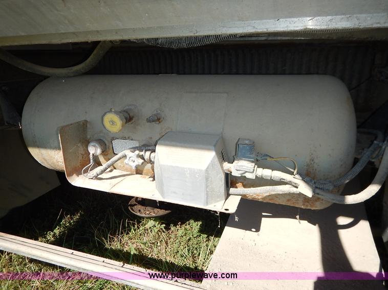 image for item J6474 1995 Fleetwood Pace Arrow RV