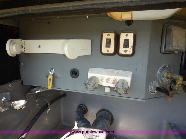 image for item J6474 1995 Fleetwood Pace Arrow RV