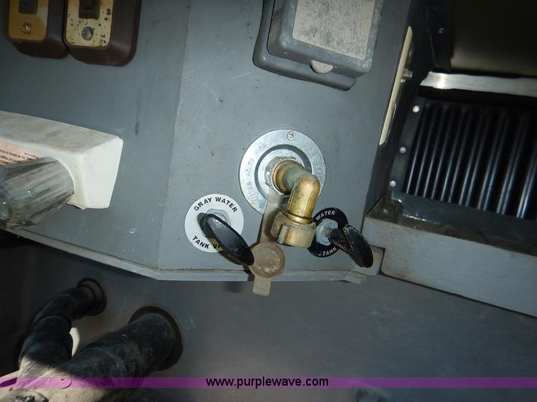 image for item J6474 1995 Fleetwood Pace Arrow RV