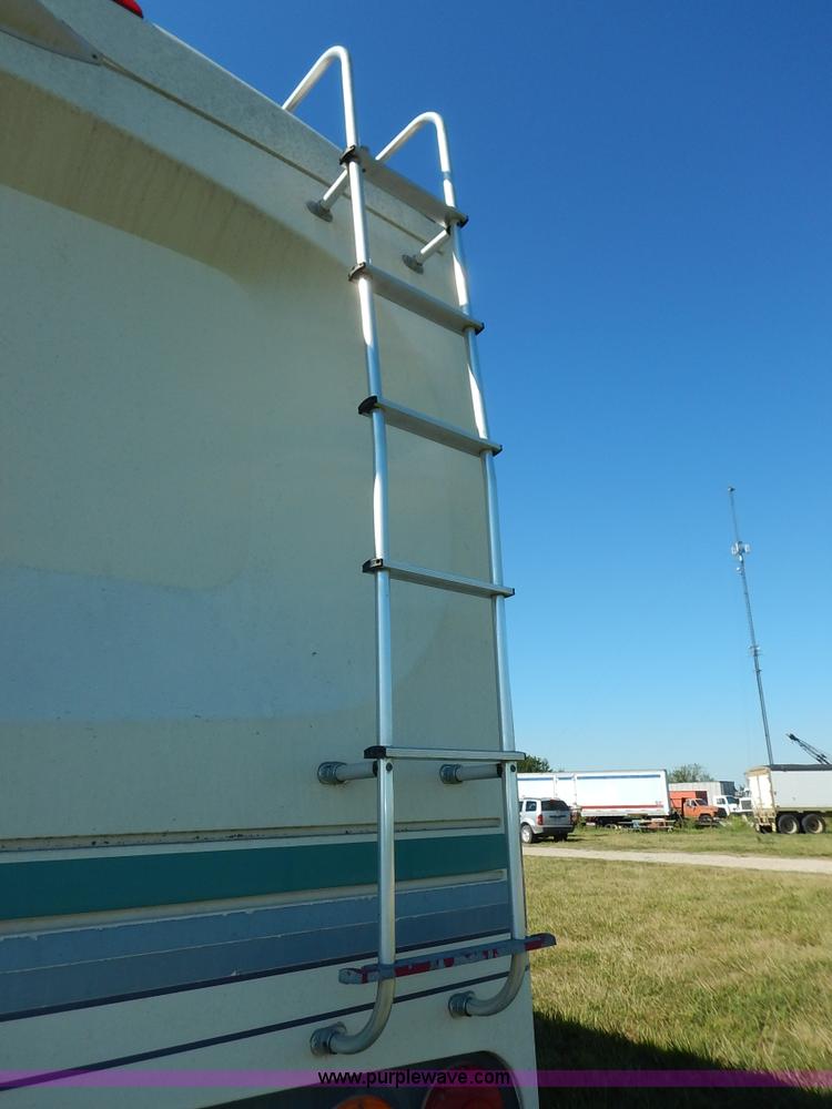 image for item J6474 1995 Fleetwood Pace Arrow RV