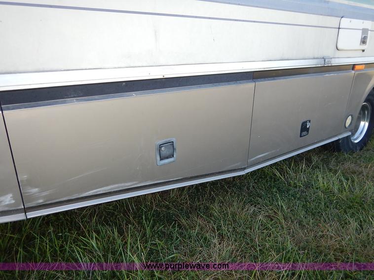 image for item J6474 1995 Fleetwood Pace Arrow RV