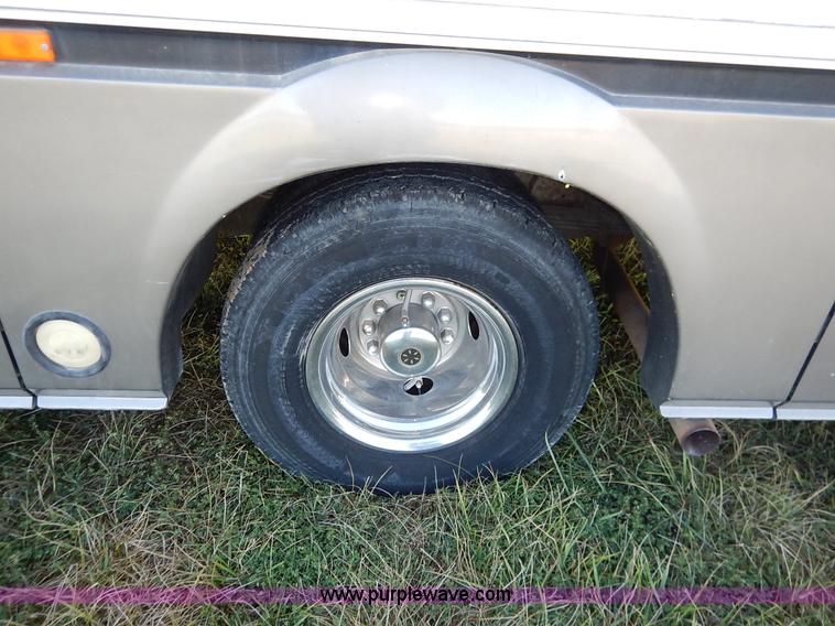 image for item J6474 1995 Fleetwood Pace Arrow RV