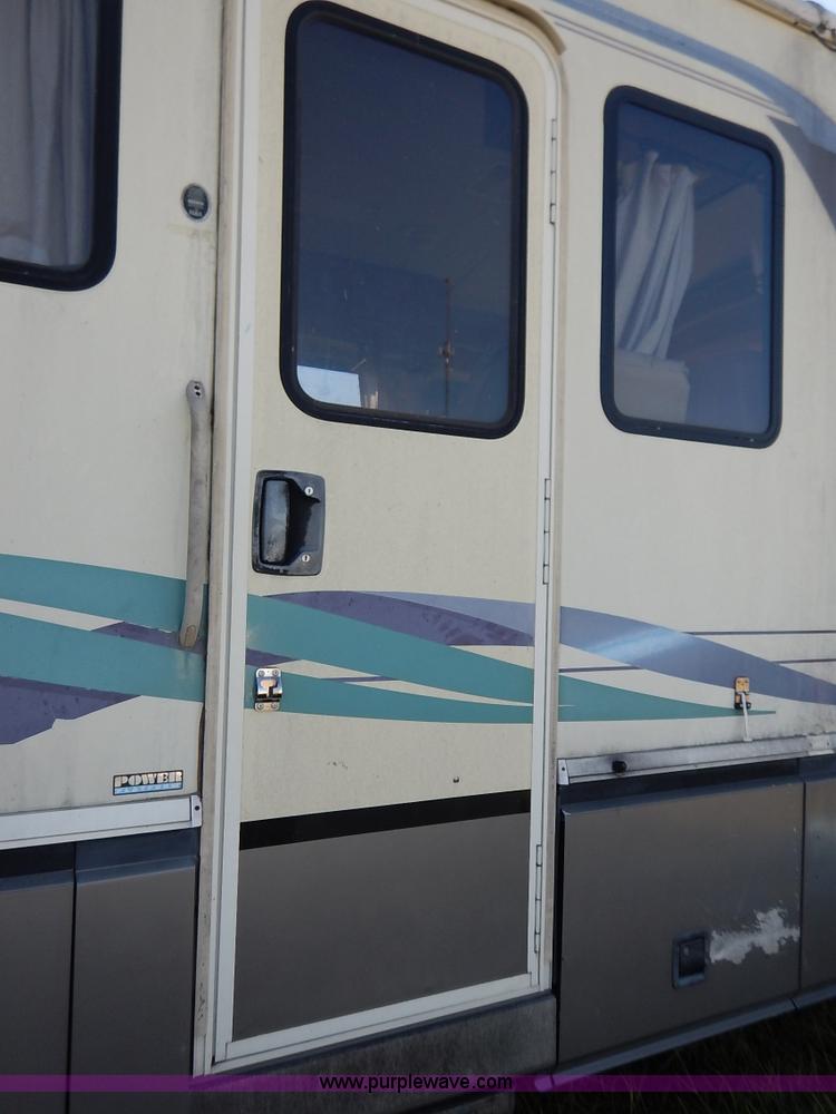 image for item J6474 1995 Fleetwood Pace Arrow RV