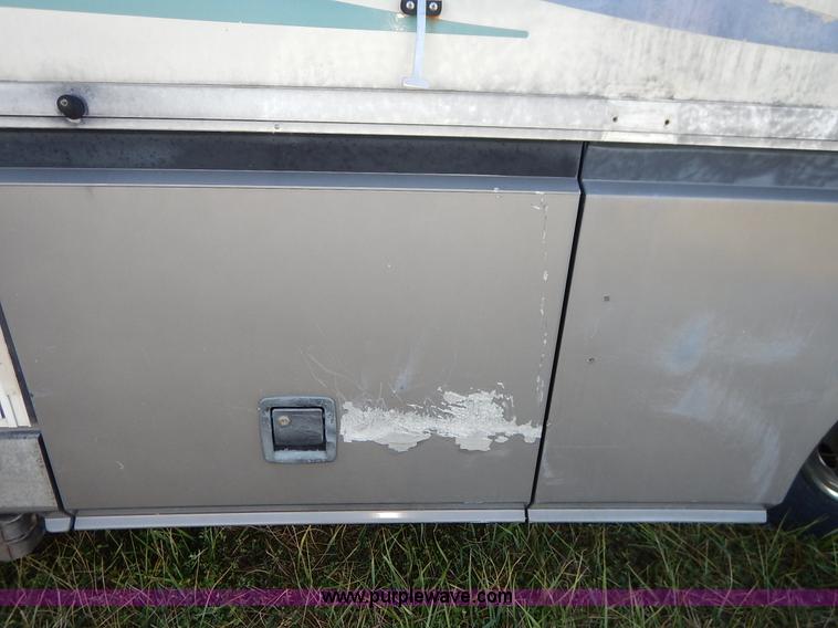 image for item J6474 1995 Fleetwood Pace Arrow RV