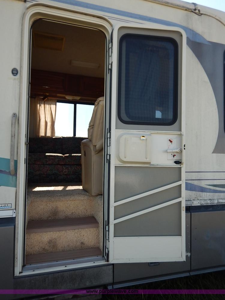 image for item J6474 1995 Fleetwood Pace Arrow RV