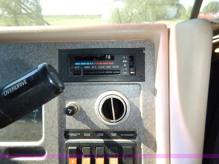 image for item J6474 1995 Fleetwood Pace Arrow RV