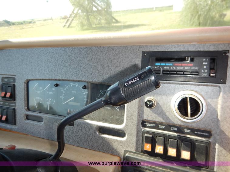 image for item J6474 1995 Fleetwood Pace Arrow RV