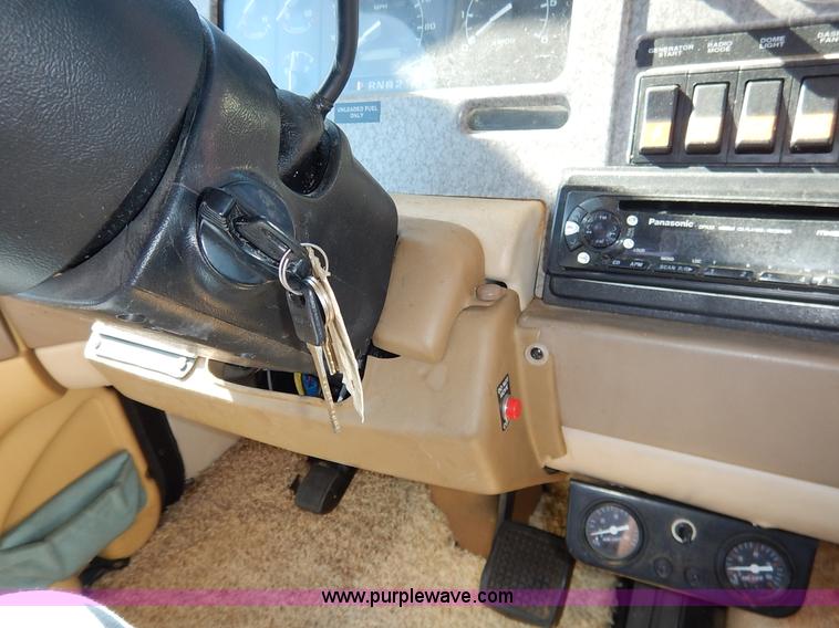 image for item J6474 1995 Fleetwood Pace Arrow RV