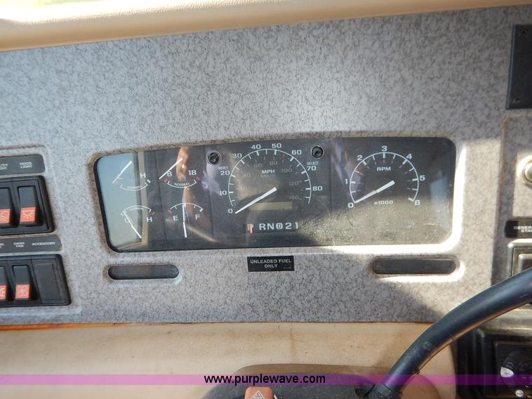image for item J6474 1995 Fleetwood Pace Arrow RV