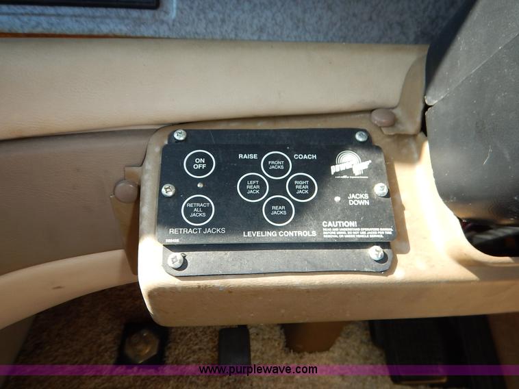 image for item J6474 1995 Fleetwood Pace Arrow RV