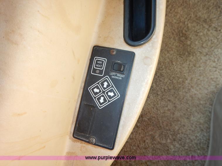 image for item J6474 1995 Fleetwood Pace Arrow RV