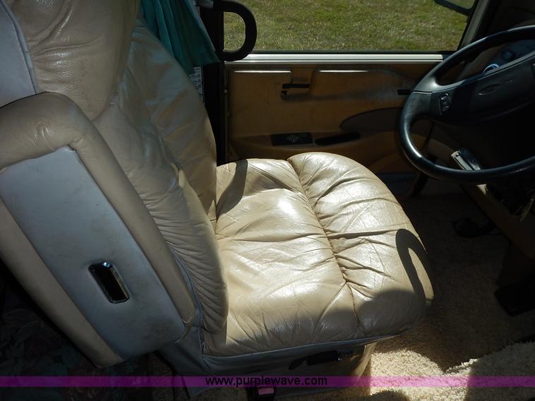 image for item J6474 1995 Fleetwood Pace Arrow RV