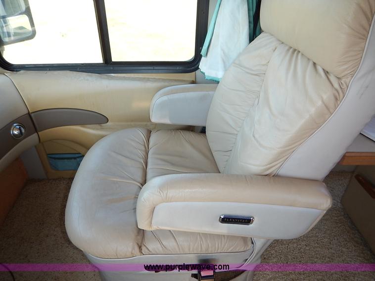 image for item J6474 1995 Fleetwood Pace Arrow RV