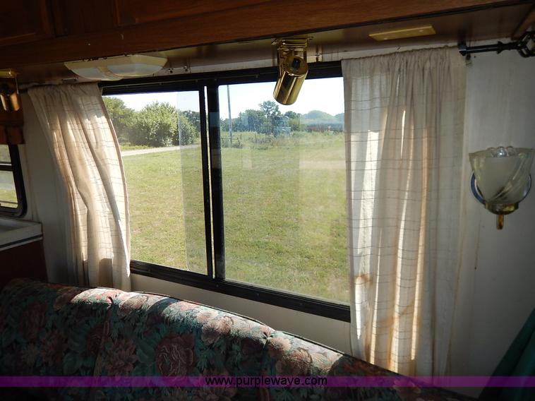 image for item J6474 1995 Fleetwood Pace Arrow RV