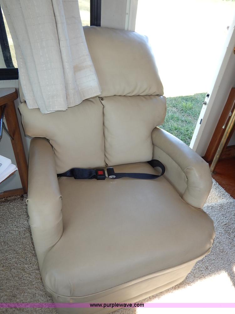 image for item J6474 1995 Fleetwood Pace Arrow RV