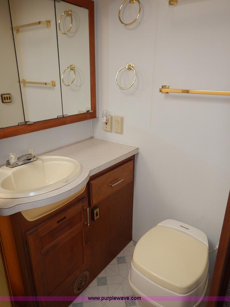 image for item J6474 1995 Fleetwood Pace Arrow RV