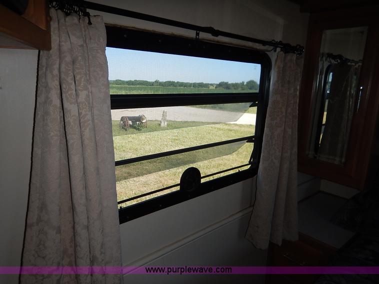 image for item J6474 1995 Fleetwood Pace Arrow RV