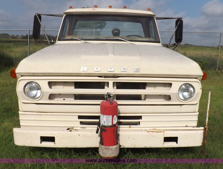 image for item J6862 1971 Dodge D40 truck cab and chassis