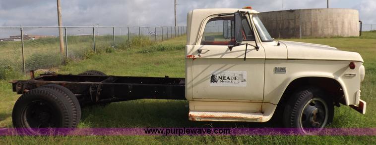 image for item J6862 1971 Dodge D40 truck cab and chassis